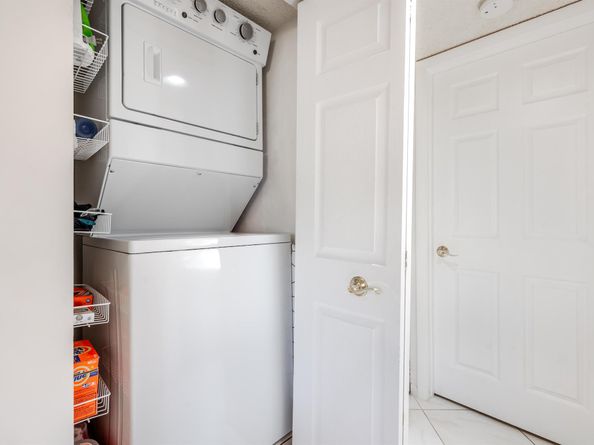 7485 Glendevon Lane 1105, Delray Beach FL 33446