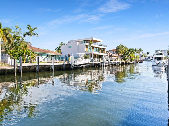 3061 NE 42nd St, Fort Lauderdale FL 33308