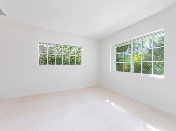 3061 NE 42nd St, Fort Lauderdale FL 33308