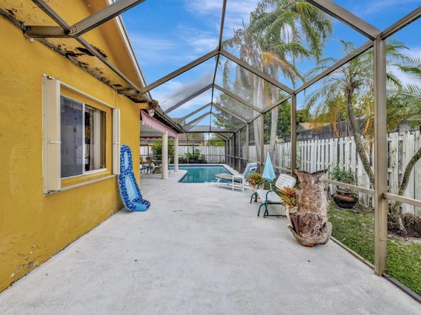 5230 NW 73rd Way, Lauderhill FL 33319