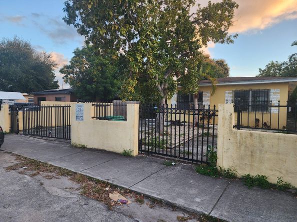 836 NW 101st St, Miami FL 33150