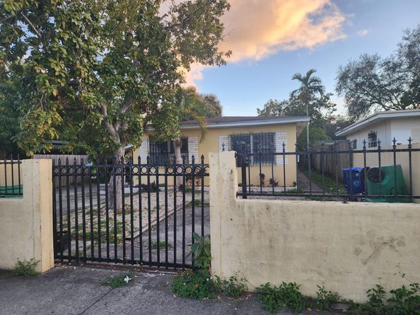 836 NW 101st St, Miami FL 33150