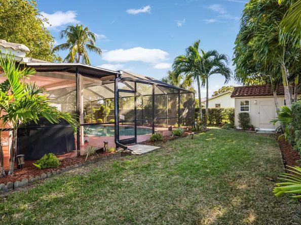 906 NW 83rd Dr, Coral Springs FL 33071