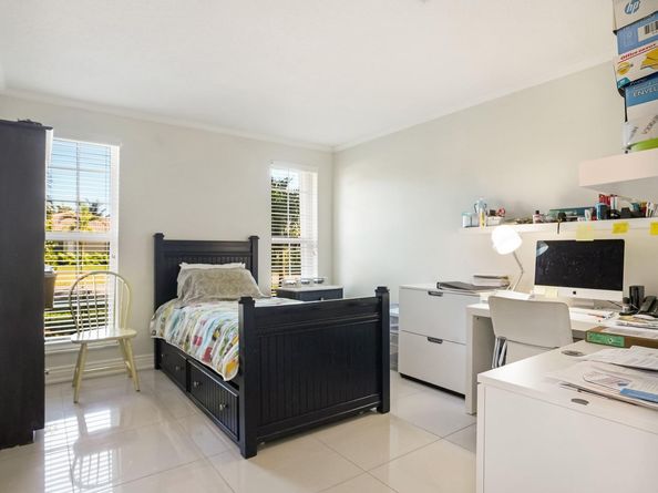 906 NW 83rd Dr, Coral Springs FL 33071
