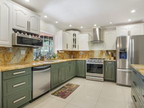 906 NW 83rd Dr, Coral Springs FL 33071