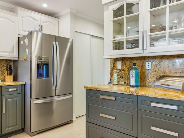 906 NW 83rd Dr, Coral Springs FL 33071