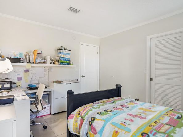 906 NW 83rd Dr, Coral Springs FL 33071
