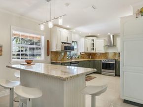 906 NW 83rd Dr, Coral Springs FL 33071