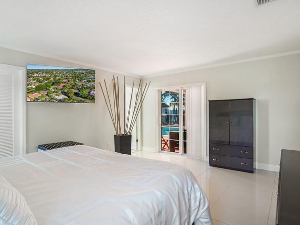 906 NW 83rd Dr, Coral Springs FL 33071