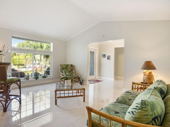 906 NW 83rd Dr, Coral Springs FL 33071