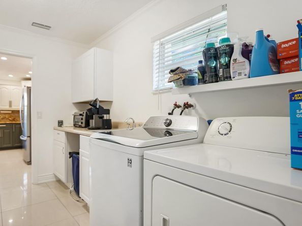 906 NW 83rd Dr, Coral Springs FL 33071