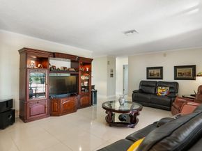 906 NW 83rd Dr, Coral Springs FL 33071