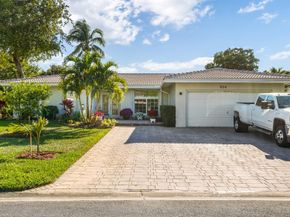 906 NW 83rd Dr, Coral Springs FL 33071