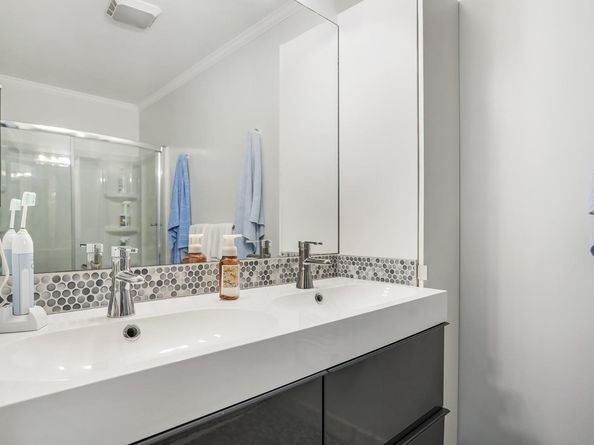 906 NW 83rd Dr, Coral Springs FL 33071