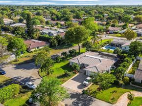 906 NW 83rd Dr, Coral Springs FL 33071