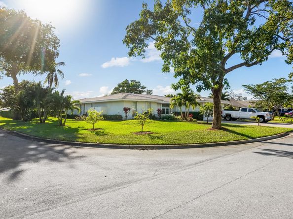 906 NW 83rd Dr, Coral Springs FL 33071