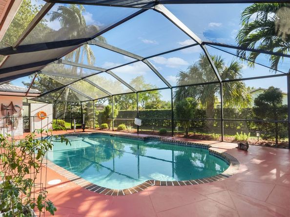 906 NW 83rd Dr, Coral Springs FL 33071