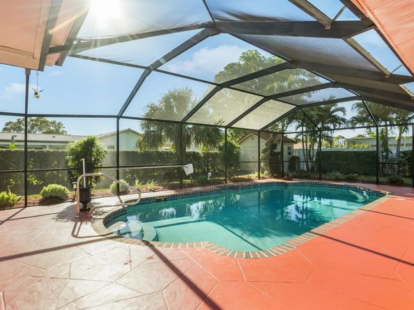 906 NW 83rd Dr, Coral Springs FL 33071