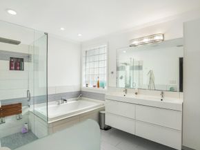906 NW 83rd Dr, Coral Springs FL 33071