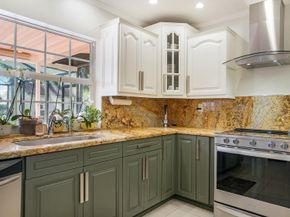 906 NW 83rd Dr, Coral Springs FL 33071