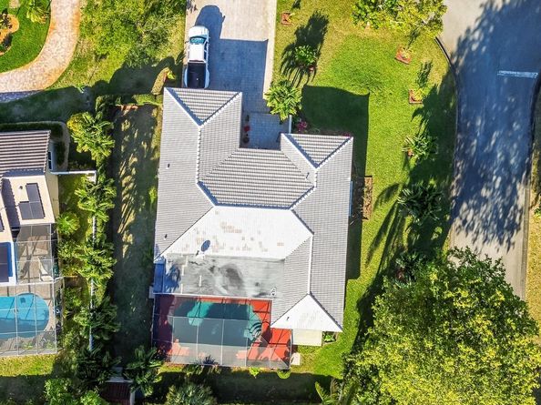 906 NW 83rd Dr, Coral Springs FL 33071