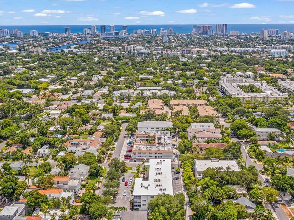 1220 NE 3rd St 205, Fort Lauderdale FL 33301