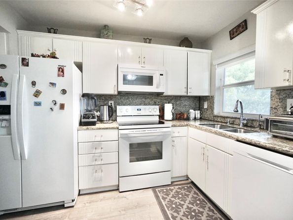 9660 Sunrise Lakes Blvd 301, Sunrise FL 33322