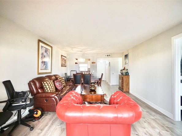 9660 Sunrise Lakes Blvd 301, Sunrise FL 33322