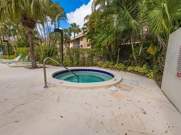 7735 NW 79th Ave 211, Tamarac FL 33321