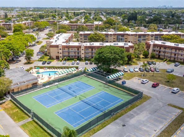 2711 N Pine Island Rd 112, Sunrise FL 33322