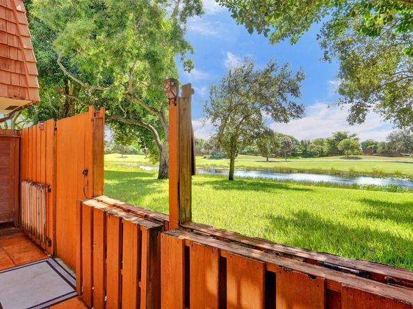 2070 SW 90th Ave C14, Davie FL 33324