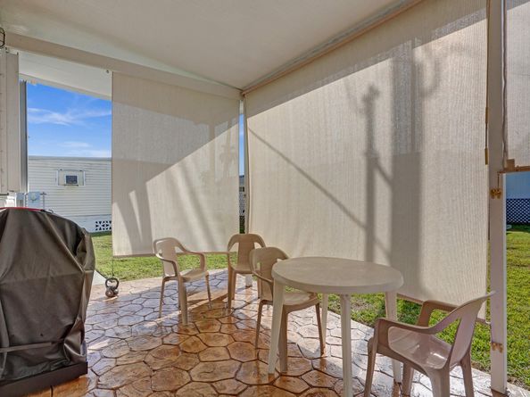 8580 SW 18 St, Davie FL 33324