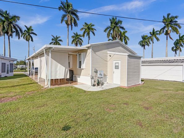 8580 SW 18 St, Davie FL 33324