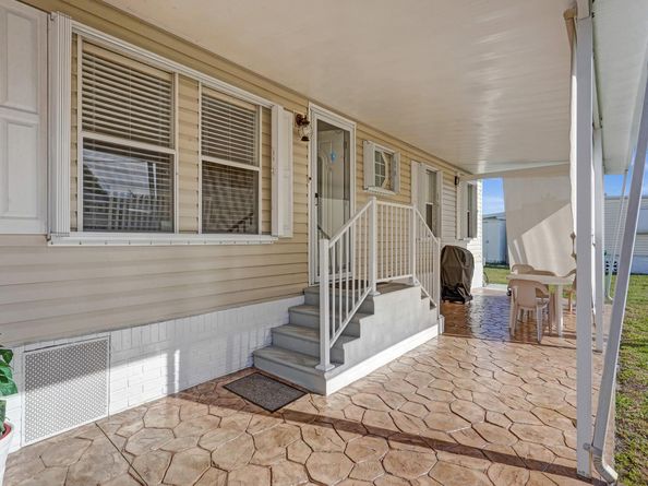 8580 SW 18 St, Davie FL 33324