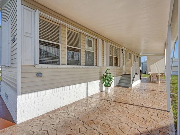 8580 SW 18 St, Davie FL 33324
