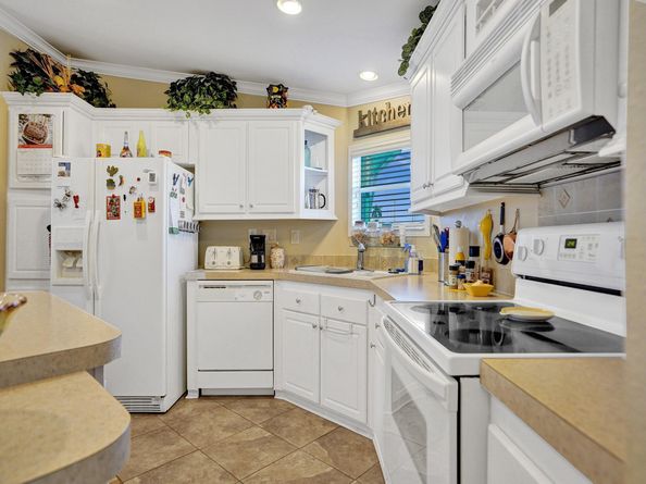 8580 SW 18 St, Davie FL 33324