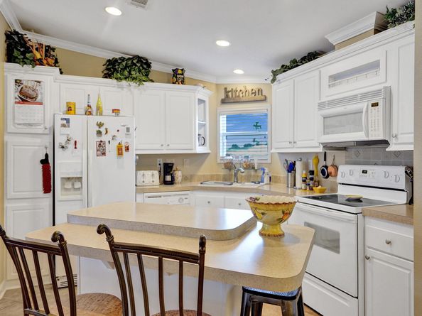 8580 SW 18 St, Davie FL 33324