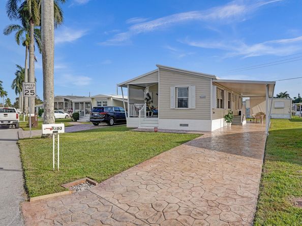 8580 SW 18 St, Davie FL 33324
