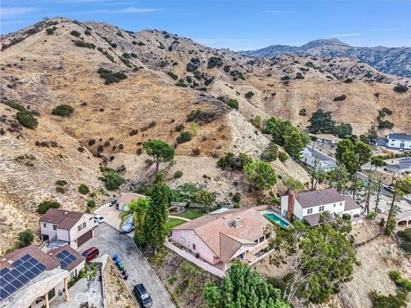 8530 Vine Valley, Sun Valley (los Angeles) CA 91352