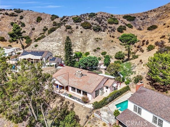 8530 Vine Valley, Sun Valley (los Angeles) CA 91352