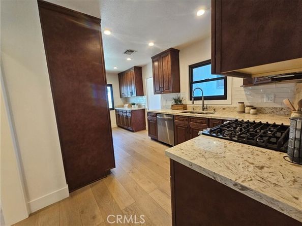 17037 Covello Street, Van Nuys (los Angeles) CA 91406