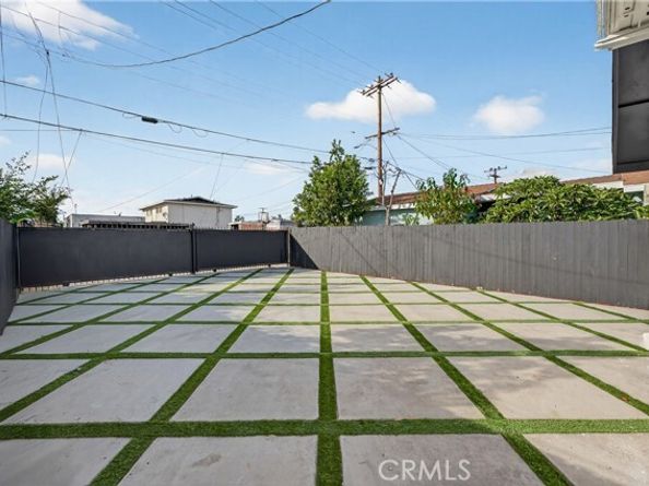 11113 S Budlong Avenue, Los Angeles CA 90044