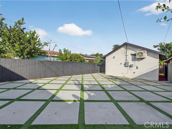 11113 S Budlong Avenue, Los Angeles CA 90044