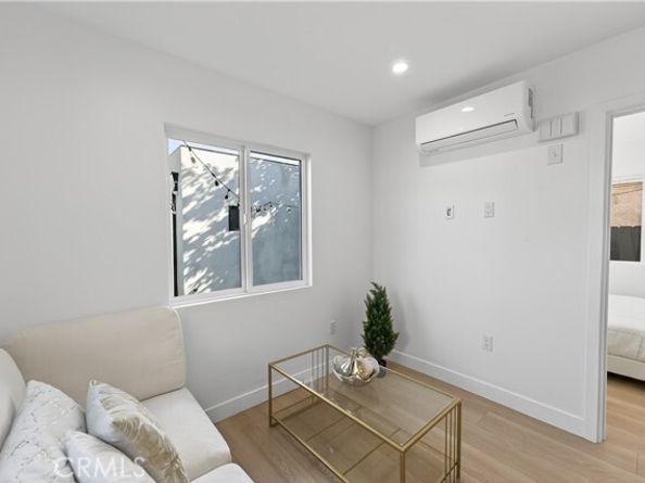 11113 S Budlong Avenue, Los Angeles CA 90044