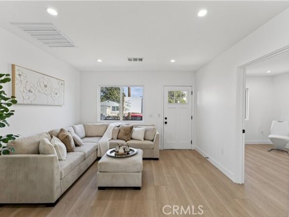 11113 S Budlong Avenue, Los Angeles CA 90044