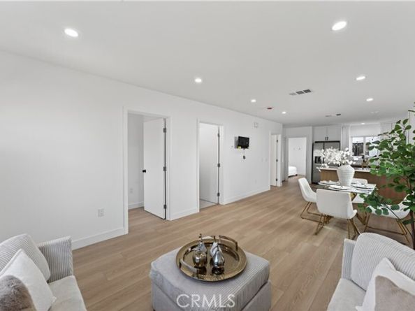 11113 S Budlong Avenue, Los Angeles CA 90044