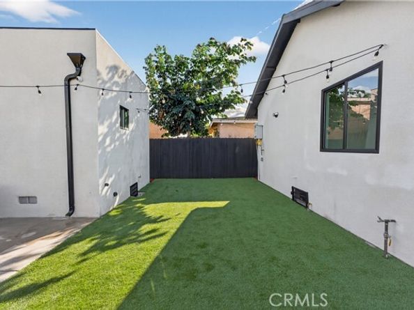 11113 S Budlong Avenue, Los Angeles CA 90044