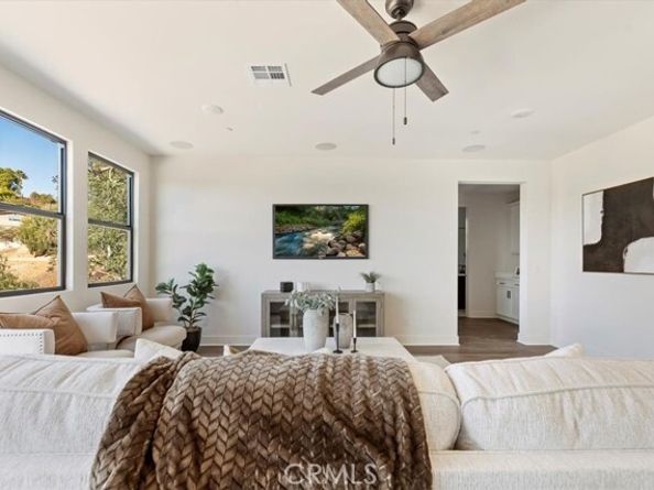 1029 N Staley Lane, Highland Park (los Angeles) CA 90042