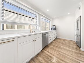 15035 Nordhoff Street 112, North Hills (los Angeles) CA 91343