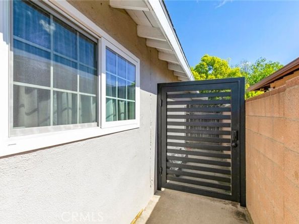 8673 Herrick Avenue, Sun Valley (los Angeles) CA 91352